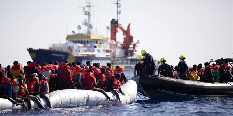 La Francia finanzia le navi delle ONG per portare i migranti in Italia?